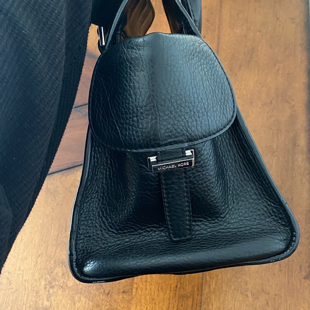 Black Michael Kors Leather Handbag - Picture 3 of 12